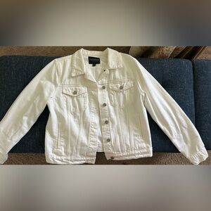 The Lucky Brand White jean jacket size medium